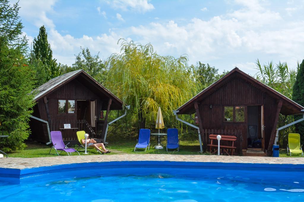 Camping Robinson Country Club Oradea Luaran gambar
