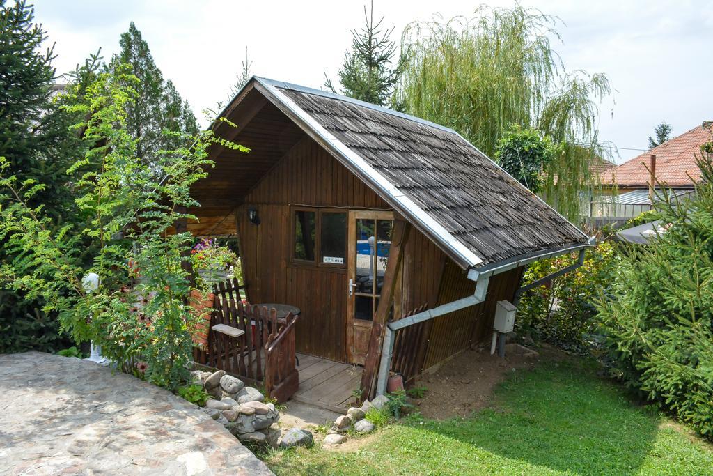 Camping Robinson Country Club Oradea Bilik gambar