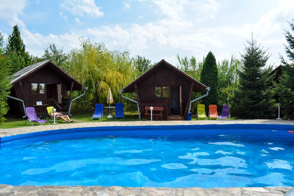 Camping Robinson Country Club Oradea Luaran gambar