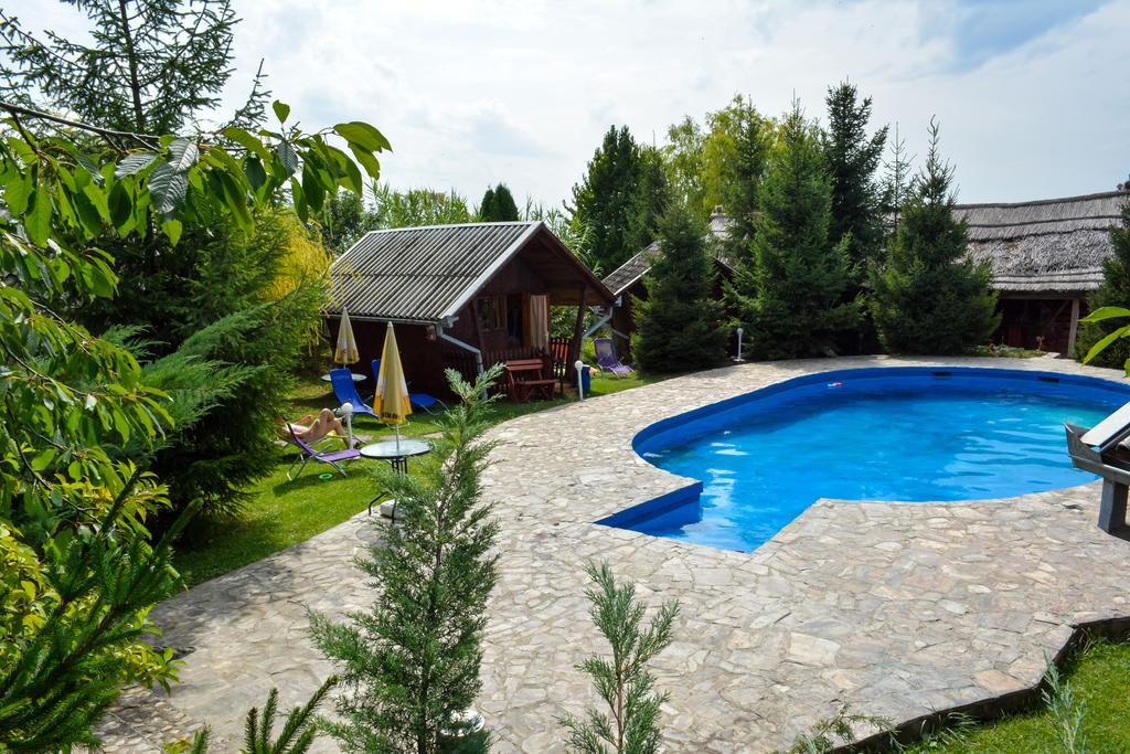 Camping Robinson Country Club Oradea Luaran gambar