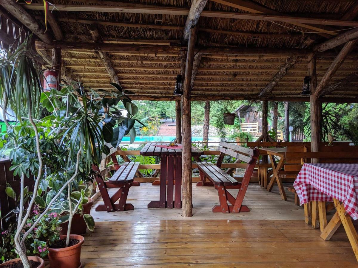 Camping Robinson Country Club Oradea Luaran gambar